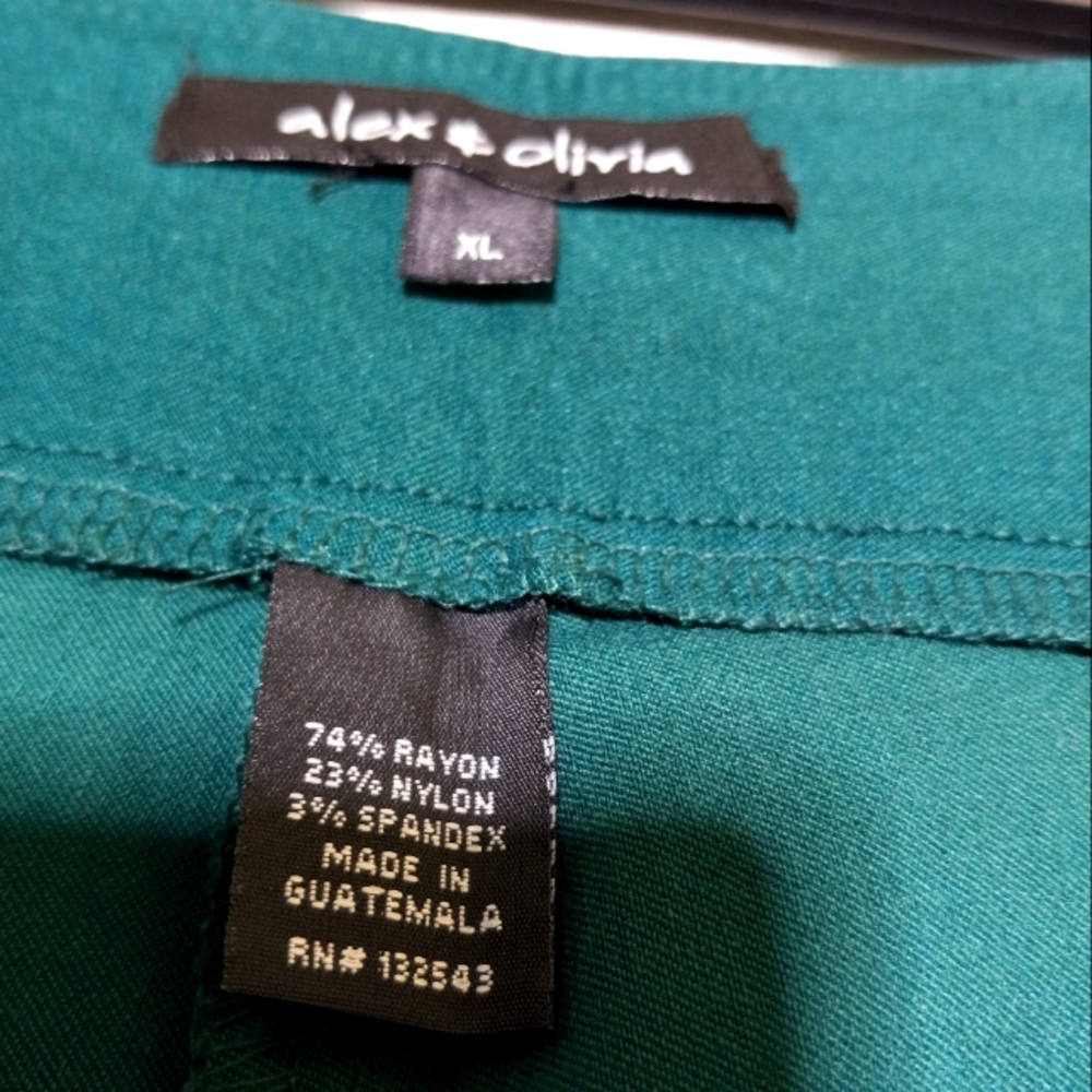 ALEX E OLIVIA Short Strech New, size XL color Green. - Picture 5 of 6